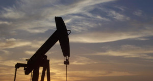 Les cours du pétrole passent sous les 30 dollars
