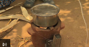 Low Tech / High Tech : Du feu de bois pour recharger son téléphone portable. Ingénieux !