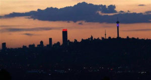 Business Africa : Croissance en berne. Pannes électriques récurrentes. Commerçants à la peine…