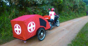 Ouganda : Des motos-ambulances pour offrir des soins dans les zones difficiles d’accès. Exemple à suivre…