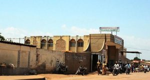 « Qualités » des gouvernants togolais : « Je-m’en-foutisme ». Cynisme. Sadisme. Ph.D. en Incompétence, en Irresponsabilité et en Lâcheté. MBA en sens hypertrophié des priorités. Doctorat de 3e cycle en magouilles de tout genre. Etc…Ajoutez ce que voulez…