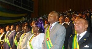 Togo, Adoption du Budget 2017 : RPT-UNIR, pour. ANC, contre.