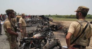 Pakistan : Un camion-citerne de carburant prend feu, calcine au moins 139 personnes…