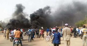 Niger : Manifestation contre la loi de Finances 2018. Au moins 23 policiers blessés, un commissariat incendié à Niamey…