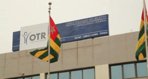 Togo, l’écran de fumée de la « Justice » plus opaque que jamais : 5 agents de l’OTR condamnés à 7 ans de prison pour détournement de 17 milliards de FCFA? Vraiment? Office Togolais des Recettes ( OTR - Actualité togolaise - 27avril.com