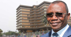 État Togolais : Ennemi N°1 de l’Exécution des Marchés publics ! Le ministre de l'Économie et des Finances Sani Yaya | Infog : 27avril.com