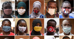 Togo, Port obligatoire de masque : L’efficacité des masques artisanaux en question… Des habitants de la capitale burkinabé Ouagadougou portant des masques pour se protéger du Covid-19