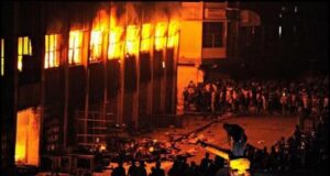 Togo, Grand marché de Lomé : Reconstruction du bâtiment principal, 9 mois après la pose de la première pierre; RAS !!! Incendie du Grand Marché de Lomé