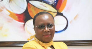 Togo / Double Dépense de l’Etat du fait du Remplacement des Fonctionnaires par des Agents d’une Société P0rivée : La Défense Inquiétante et Unijambiste de la Ministre Myriam Dossou…