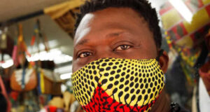 Afrique : Les autres maladies occultées par la Covid-19? travailleur masque afrique du sud