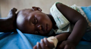 Le Paludisme, le parent pauvre des urgences sanitaires au Togo… enfant malade de palu soudan