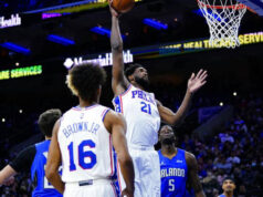 NBA : Le Camerounais Joel Embiid rejoint le « club des 50 points lors d’un match » Nouvelles d'actualité sportive au Togo et Monde : Joel Embiid dunk