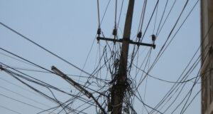 Togo: De la nécessité de démanteler les réseaux électriques sauvages fils electriques anarchiques