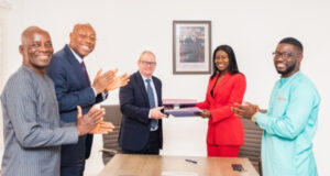 Ressources minières et Opacité au Togo: Trop de Combines Insolites autour de l’Exploitation du Manganèse de Nayega Echange de documents entre le DG de Keras Resources et la ministre Mawunyo Mila Aziablé