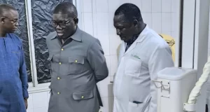 Togo / Contractualisation des hôpitaux publics : une Évaluation Sérieuse s’Impose L'actuel ministre de la Santé Tchin Darré (centre