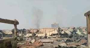 Togo / Les marchés et les flammes: Les failles profondes d’un système qui a abandonné les préoccupations du peuple Marche Agoe Assiyeye apres incendie decembre 2023