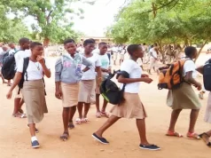 Togo: Exclusion de 43 élèves, symptôme d’un mal plus profond dans un système éducatif délabré Des élèves lors d'une rentrée scolaire au CEG Agoè Centre, Lomé, Togo