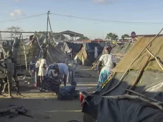 Mozambique: Plus de 46 000 déplacés en une semaine dans le nord du pays Le camp de Quitunda pour les personnes déplacées à l'intérieur de leur propre pays près de la piste d'atterrissage d'Afungi, dans la province de Cabo Delgado, au Mozambique, samedi 7 août 2021 | Capture de vidéo: AP