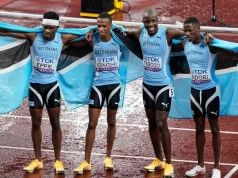 Botswana: Jour férié pour célébrer la médaille d’or historique au relais 4 x 400 mètres masculin Les Botswanais Lee Bhekempilo Eppie, Busang Collen Kebinatshipi, Letsile Tebogo et Bayapo Ndori célèbrent la médaille d'or du relais 4 x 400 mètres masculin | Photo: AP