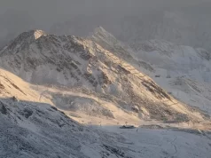 Réchauffement climatique: 2025, une année difficile pour les glaciers En juin, l'attention s'est tournée vers la Suisse, où l'on a découvert que les glaciers en fonte étaient parsemés de trous, probablement causés par le réchauffement climatique | Photo: AP