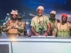 Tentative de coup d’état au Bénin ou l’expression du manque de repères dans une Afrique des contradictions ? Des militaires annoncent à la télévision publique BTV «démettre de ses fonctions» le président Patrice Talon, au Bénin, le 7 décembre 2025 | Capture d'écran: BTV