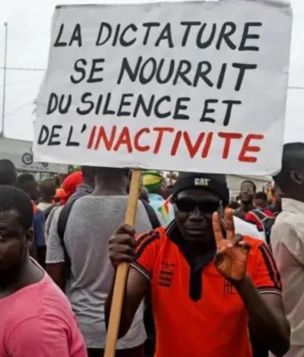 Quand Le Peuple Perd La peur, la Dictature Perd Le Pouvoir Et Tombe