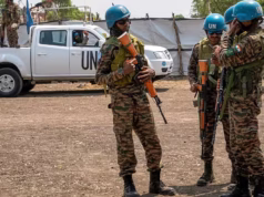 Soudan du Sud: Des dizaines de civils tués dans le nord, selon l’ONU Des soldats de la paix des Nations Unies se tiennent près d'une piste d'atterrissage à Akobo, au Soudan du Sud, le samedi 21 février 2026 | Photo: AP/Florence Miettaux