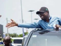 Bénin: La Victoire de Romuald Wadagni Confirmée par la Cour constitutionnelle Le candidat à la présidence Romuald Wadagni salue ses partisans lors d'un meeting électoral à Cotonou, au Bénin, le vendredi 10 avril 2026 | Photo: AP