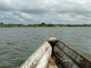 Le dragage du lac Togo coûte la vie à une femme Une pirogue naviguant sur le Lac Togo en direction de Togoville | Photo: DR