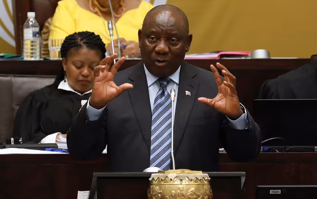 Afrique du Sud / « Farmgate »: le président Cyril Ramaphosa de nouveau menacé de destitution Le président sud-africain Cyril Ramaphosa répond aux questions au Parlement, au Cap (Afrique du Sud), le 29 septembre 2022 | Photo Archives: AP