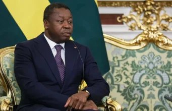 Togo: Faure Gnassingbé. Fausse Constitution. Fausse 5e République. Selon la CEDEAO! Le premier ministre du Togo, Faure Gnassingbé, participe à des entretiens avec le président russe Vladimir Poutine au Kremlin, à Moscou, le 19 novembre 2025 | Photo: AP