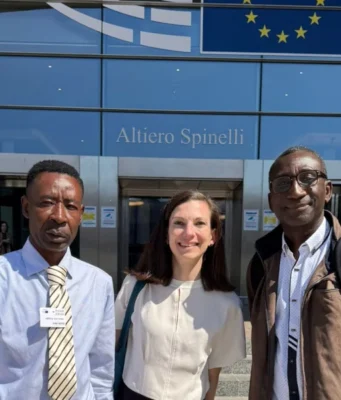 Mission de Plaidoyer à Bruxelles: Des Défenseurs Togolais des Droits Humains Appellent l’Union Européenne à Transformer Ses Préoccupations en Actions Concrètes Abdoul-Aziz Goma (g) et Fernidand Ayité (d) à Bruxelles | Photos: DR/S.T