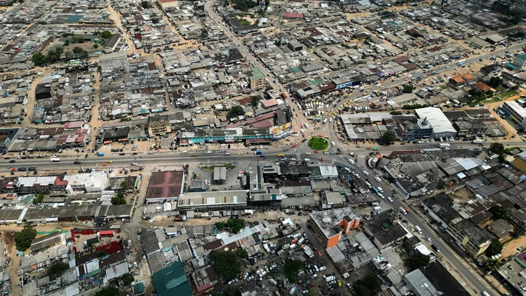 Vue aérienne d'une partie d'Abidjan, en Côte d'Ivoire, le lundi 27 octobre 2025 | Photo: AP