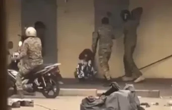 Togo: Le Carnaval de l’Indécence et Le Sang des Martyrs Les "Forces de sécurité et de défense", alias les Miliciens de Faure E. Gnassingbé, dans leurs oeuvres sordides contre de pauvres citoyens sans défense, Lomé, juin 2025 | Photo: DR