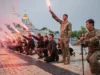 Nombre record de conflits en 2025, dont 29 en Afrique Des personnes allument des fusées éclairantes lors des funérailles de d’un soldat ukrainien tombé au combat, à Kiev, en Ukraine, le 8 juin 2026 | Photo: AP