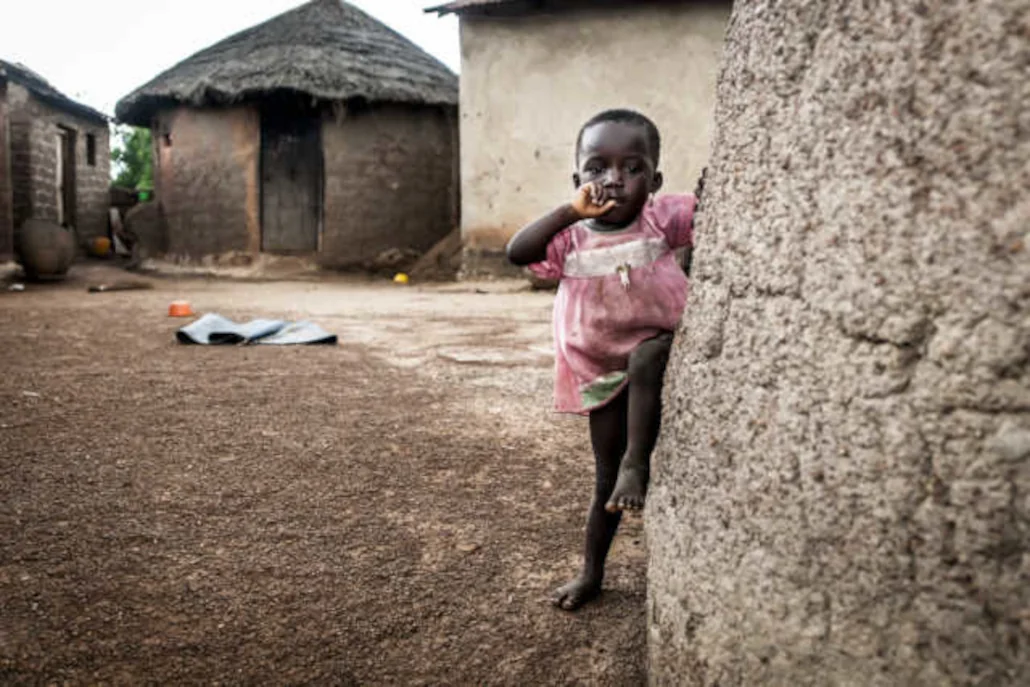 Misère galopante dans les villes et campagnes du Togo. Un enfant dans un village quelque part au Togo, 3 mars 2011 | Photo : Sigrid Spinnox