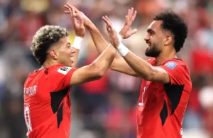 Mondial 2026: L’Égypte en 8es, l’Algérie, le Cap-Vert et le Ghana éliminés Le joueur Égyptien Ashour (g) et un coéquipier célèbrent la victoire | Photo: DR / CAF