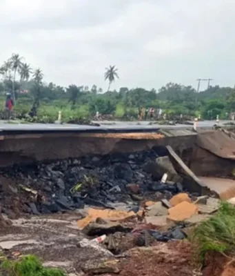 Togo / Situation inquiétante sur les ponts de Boko et Anfoin: Quand le Racket Met des Vies En Danger Pont menacé d'effondrement, Togo | Photo: DR / LeCorrectuer.tg