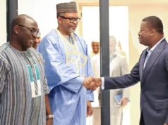Le Versatile Franklin Nyamsi Estime Désormais Que Faure Gnassingbé Pourrait Périr de Ses Propres Turpitudes Le Franklin Nyamsi serre la main de Faure Gnassingbé (d), Lomé, Togo | Photo: DR / afreepress