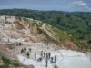 Centrafrique: Des images montrent l’effondrement meurtrier d’une mine d’or Effondrement d'une partie de la mine d’or artisanale de Zamboye en Centrafrique, près de la frontière camerounaise | Photo: AP