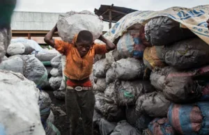 Togo: La Faim. Le Chômage. La Précarité. Terreaux Fertiles à la Traite des Êtres Humains. Travail des enfants