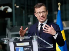 La Suède Met Fin à l’Aide au Développement pour Plusieurs Pays Africains Le Premier ministre suédois Ulf Kristersson s'exprime lors d'une conférence de presse au siège de l'OTAN à Bruxelles, en Belgique, le 11 mars 2024 | Photo: AP