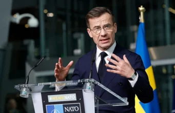 La Suède Met Fin à l’Aide au Développement pour Plusieurs Pays Africains Le Premier ministre suédois Ulf Kristersson s'exprime lors d'une conférence de presse au siège de l'OTAN à Bruxelles, en Belgique, le 11 mars 2024 | Photo: AP
