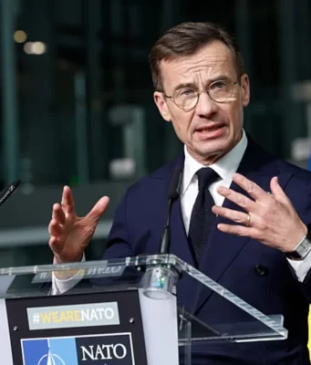 La Suède Met Fin à l’Aide au Développement pour Plusieurs Pays Africains Le Premier ministre suédois Ulf Kristersson s'exprime lors d'une conférence de presse au siège de l'OTAN à Bruxelles, en Belgique, le 11 mars 2024 | Photo: AP