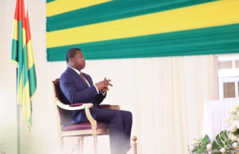 Au Togo, Le Trompe-l’œil de la nouvelle Constitution Faure Gnassingbé lors de son investiture en tant que président du Conseil, le 3 mai 2025, à Lomé | Photo: PCT