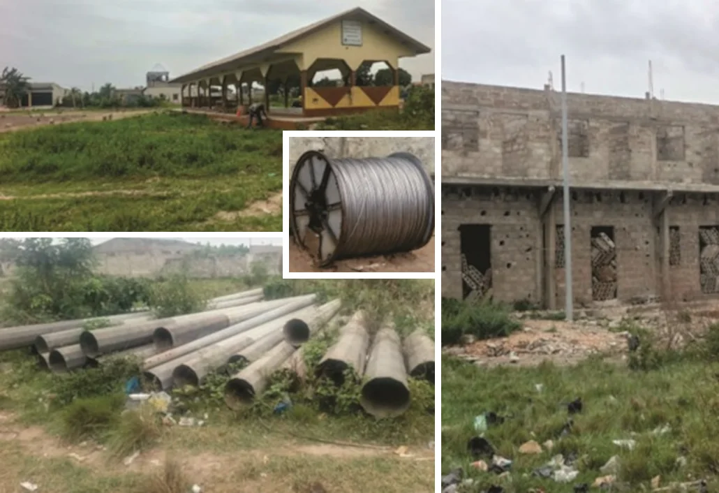 Poteaux et câbles électriques abandonnés au milieu d'un marché construit en 2024 et laissé à l'abandon jusqu'à tout récemment | Infog: LeCorrecteur.tg