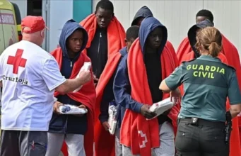 MSF: 1046 migrants secourus en une semaine sur la route des Canaries Des migrants reçoivent des couvertures au port de La Restinga, sur l'île canarienne d'El Hierro, le 4 février 2024 | Photo: AP