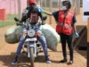 Premier cas d’Ebola enregistré au Nigeria Un agent de santé kenyan prend la température des voyageurs venus d'Ouganda à Busia, au Kenya, le 15 octobre 2026 | Photo: AP