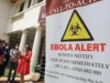 Kenya / Ebola: Premier décès, les autorités veulent éviter une propagation du virus Des professionnels de santé et des responsables se tiennent devant un centre d'isolement dédié au virus Ebola à l'hôpital de Nairobi, au Kenya, ce mercredi 7 octobre 2026 | Photo: AP