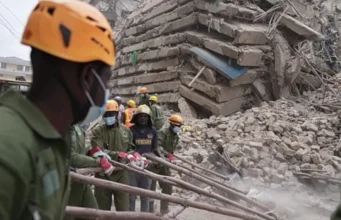 Kenya: Effondrement d’un immeuble à Nairobi, au moins 7 personnes portées disparues Les forces de sécurité et la protection civile interviennent après l'effondrement d'un immeuble à Nairobi, au Kenya, le 23 octobre 2026 | Photo: AP